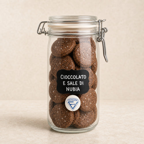 Barattolo di biscotti al cioccolato e sale di Nubia