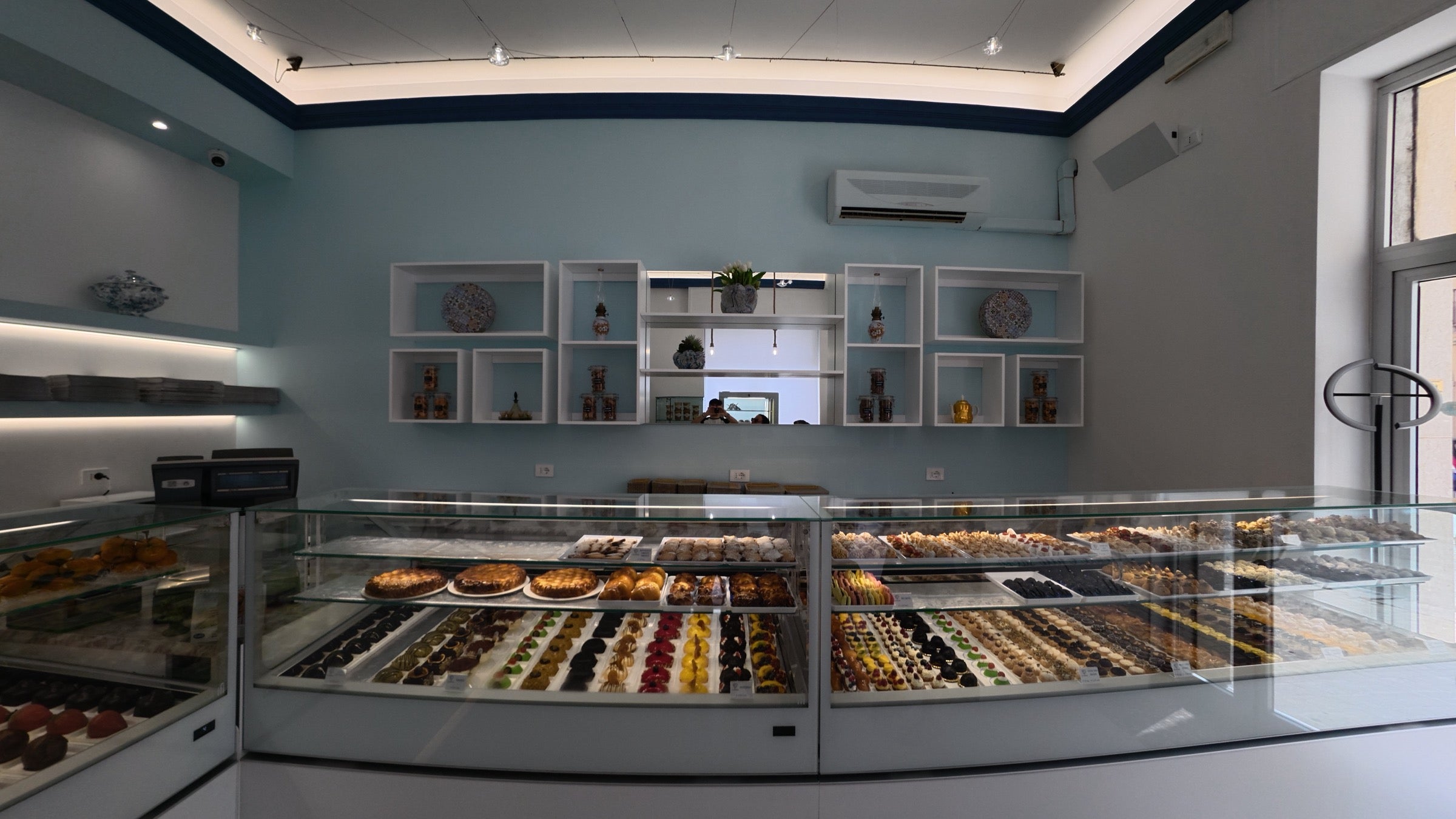 L'interno della Pasticceria Cioccolattando dopo la ristrutturazione
